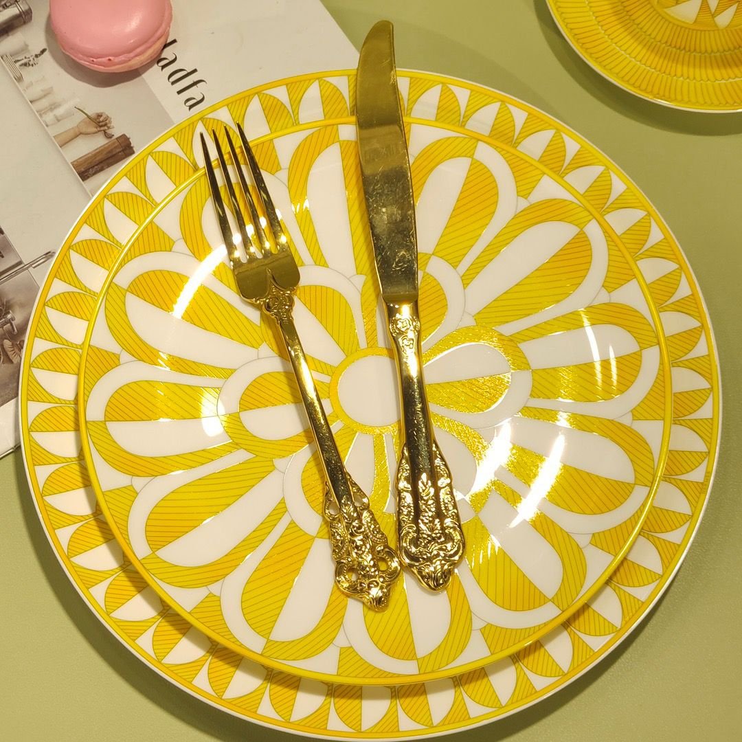 Hermes yellow plates set of two pieces - Image 2 of 2